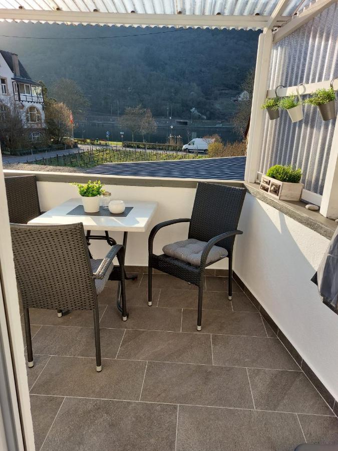 Hakans Moselblick Ferienwohnung ทรัยส์-คาร์เดิน ภายนอก รูปภาพ