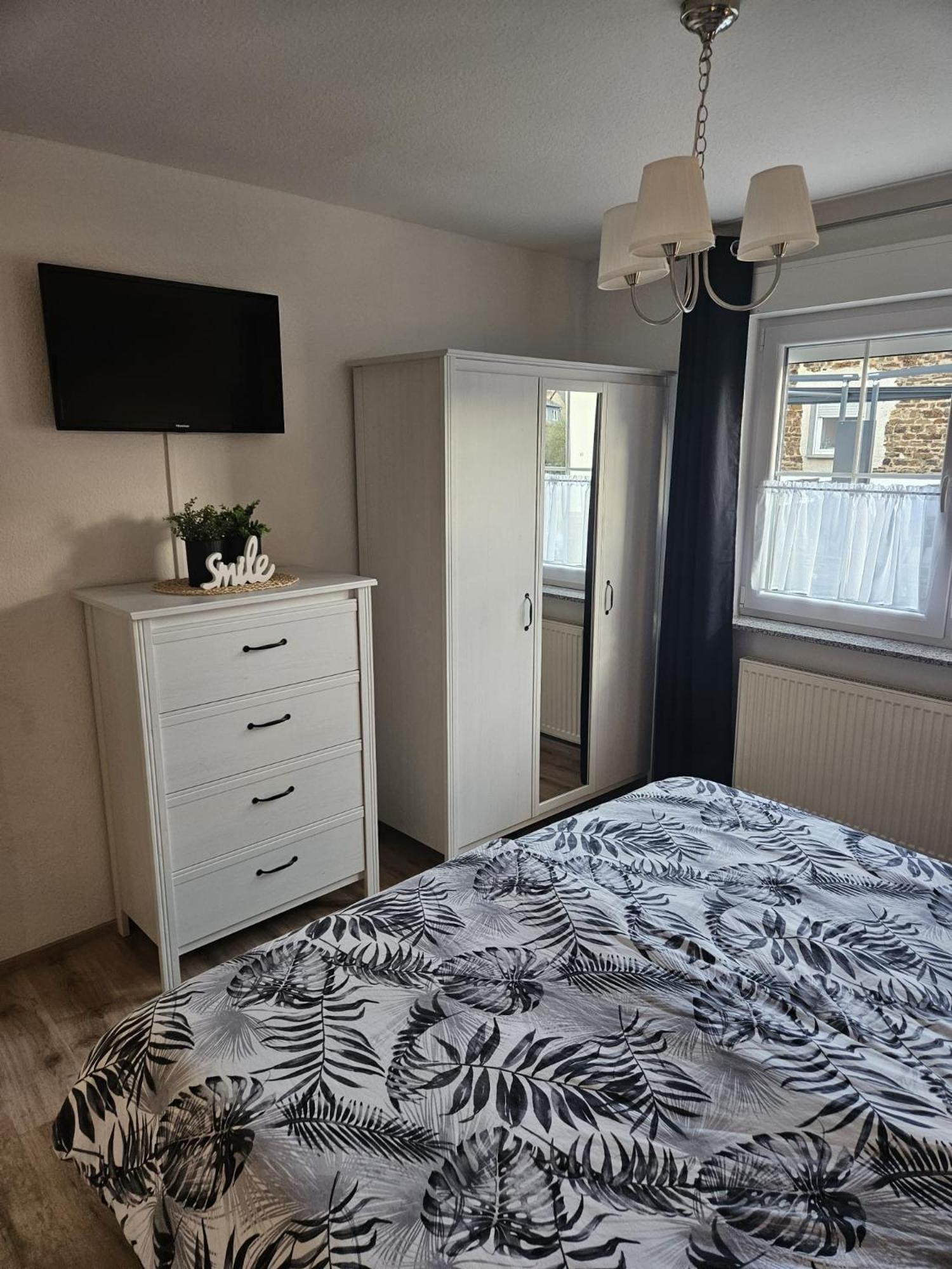 Hakans Moselblick Ferienwohnung ทรัยส์-คาร์เดิน ภายนอก รูปภาพ