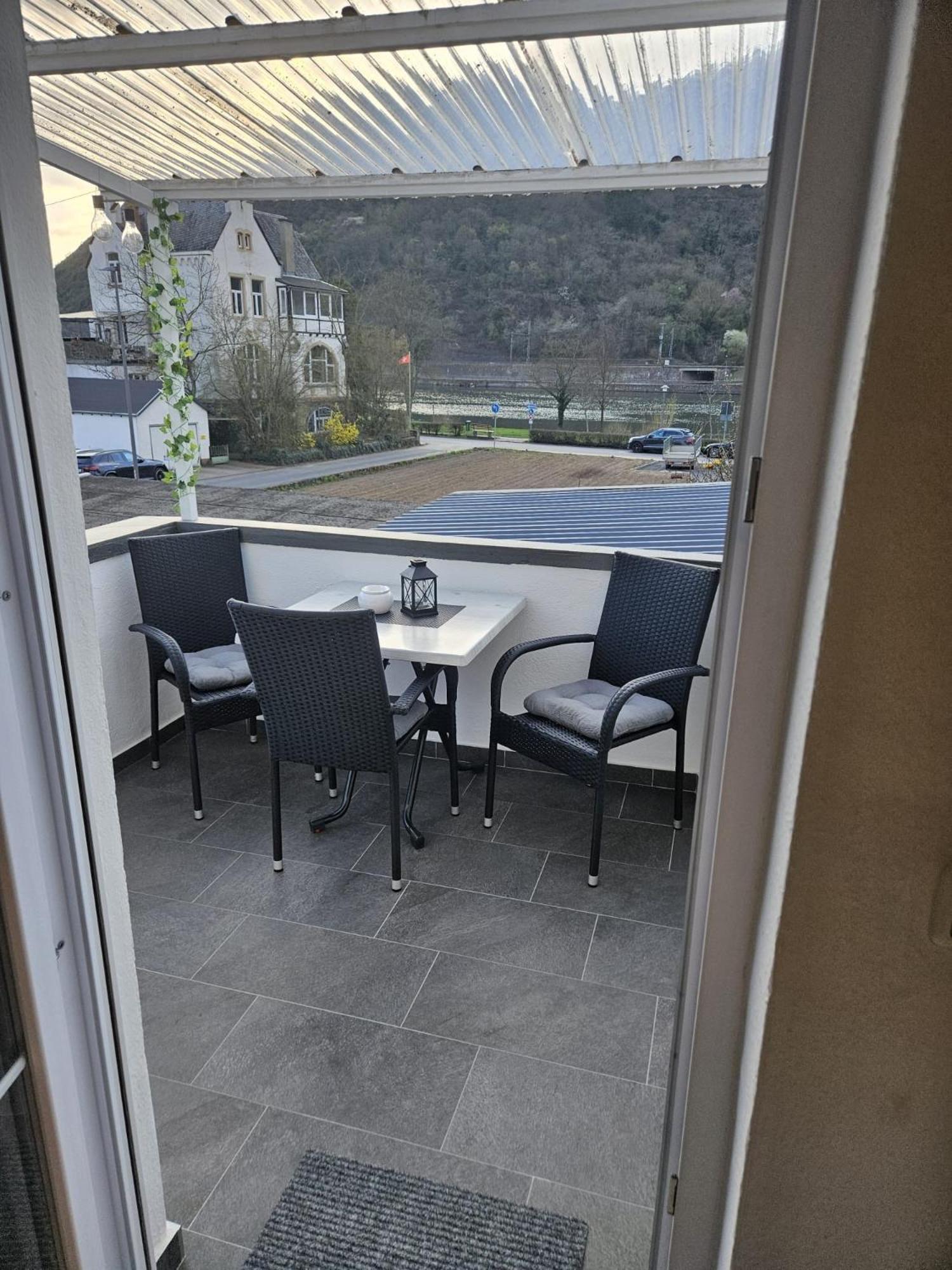 Hakans Moselblick Ferienwohnung ทรัยส์-คาร์เดิน ภายนอก รูปภาพ